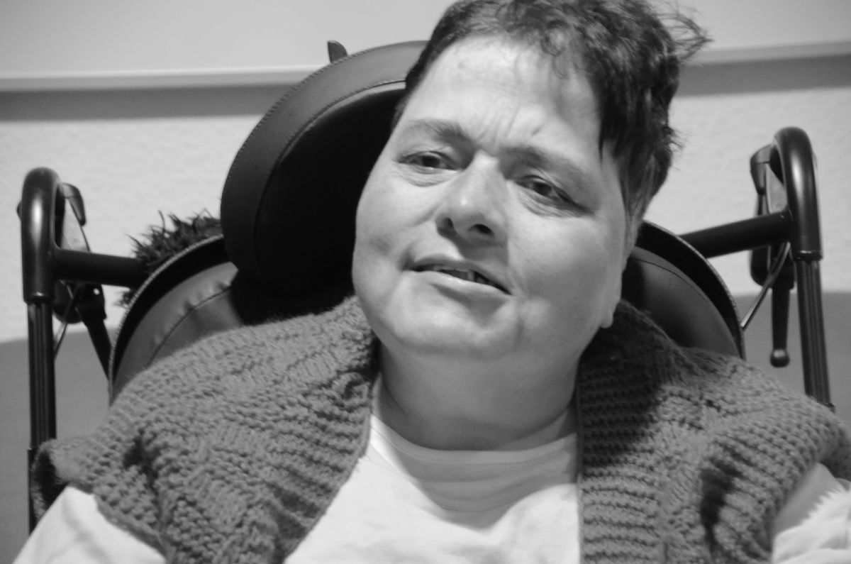 Zu sehen ist Frau Karin de Ambros